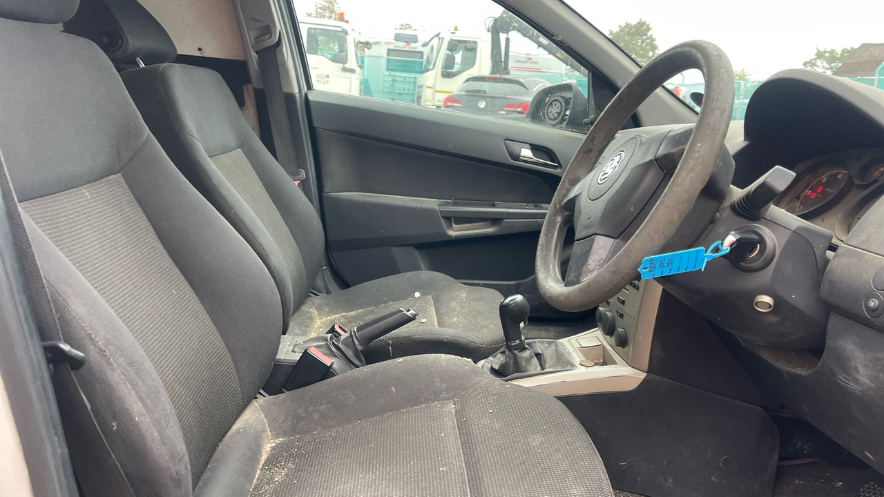 VAUXHALL ASTRA CLUB 1.7 CDTI - Car: picture 5 VAUXHALL ASTRA CLUB 1.7 CDTI - Car: picture 5