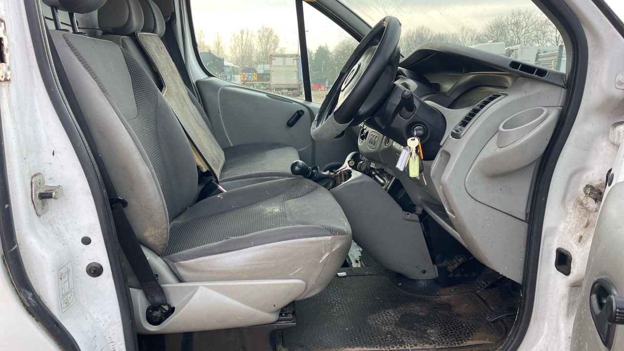 VAUXHALL VIVARO 2700 2.0 CDTI 115PS - Small van: picture 5 VAUXHALL VIVARO 2700 2.0 CDTI 115PS - Small van: picture 5