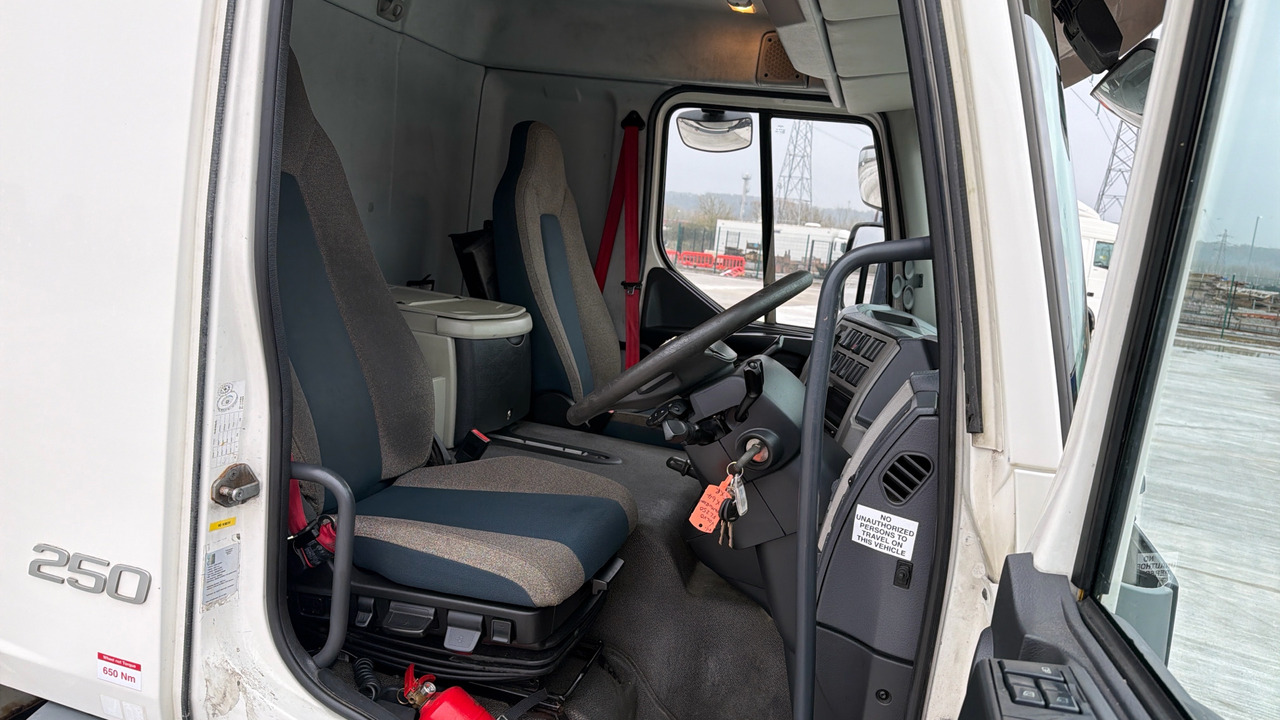 Refrigerator truck VOLVO FL 250: picture 8 Refrigerator truck VOLVO FL 250: picture 8