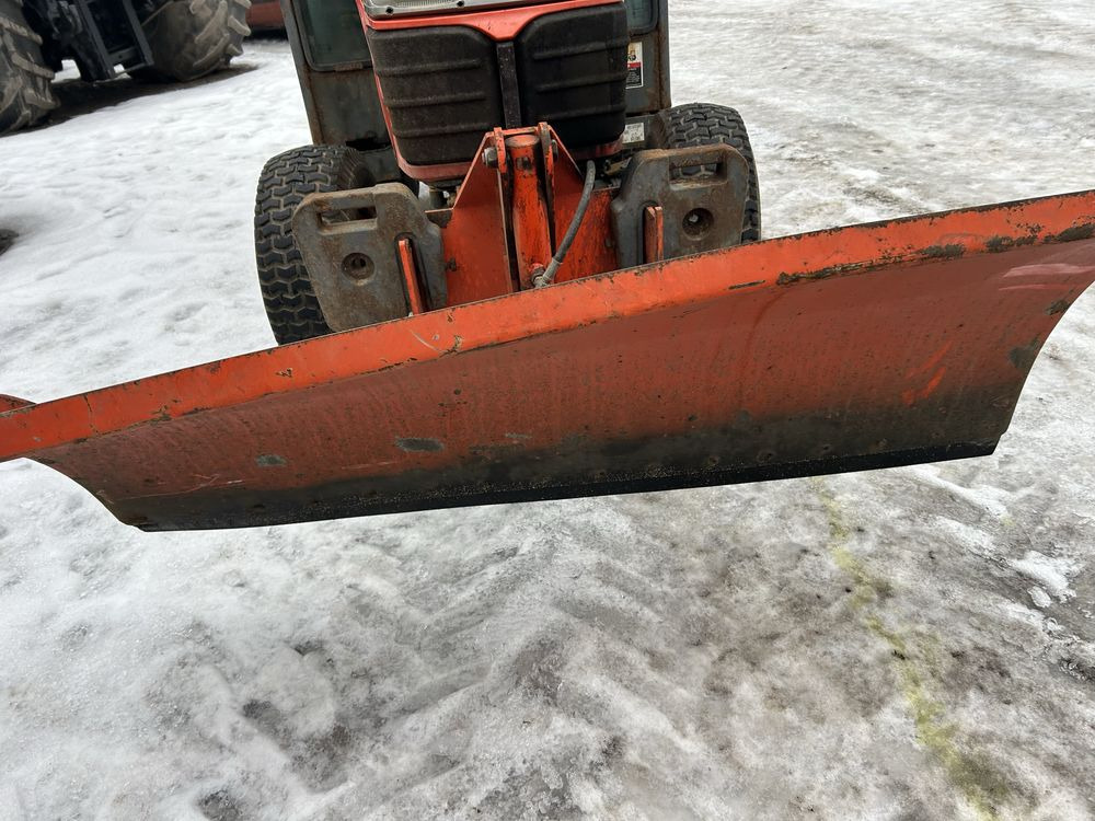 Trator kubota B2530 plug śnieżny rozsiewacz piasku - Municipal tractor: picture 3 Trator kubota B2530 plug śnieżny rozsiewacz piasku - Municipal tractor: picture 3