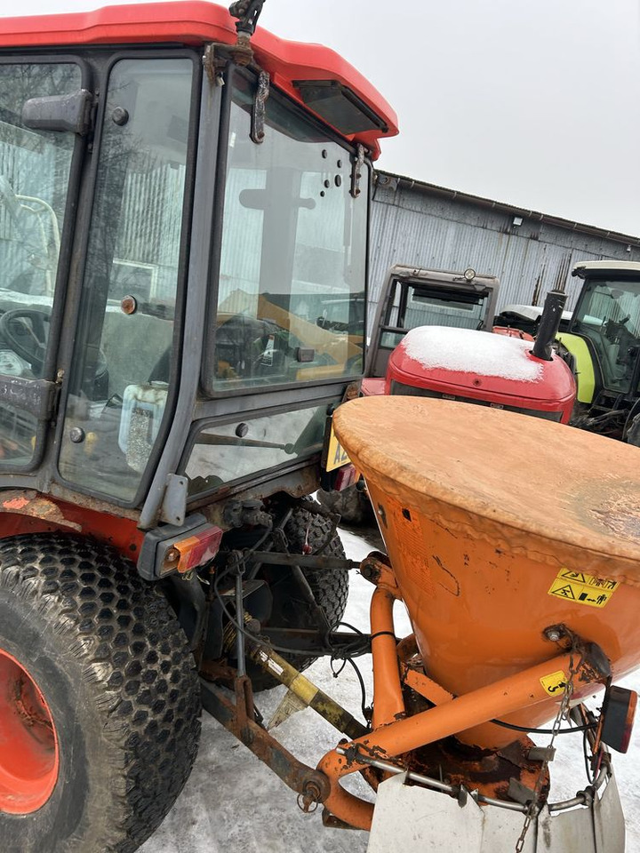 Trator kubota B2530 plug śnieżny rozsiewacz piasku - Municipal tractor: picture 5 Trator kubota B2530 plug śnieżny rozsiewacz piasku - Municipal tractor: picture 5