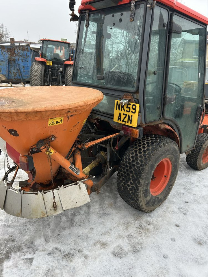 Trator kubota B2530 plug śnieżny rozsiewacz piasku - Municipal tractor: picture 4 Trator kubota B2530 plug śnieżny rozsiewacz piasku - Municipal tractor: picture 4