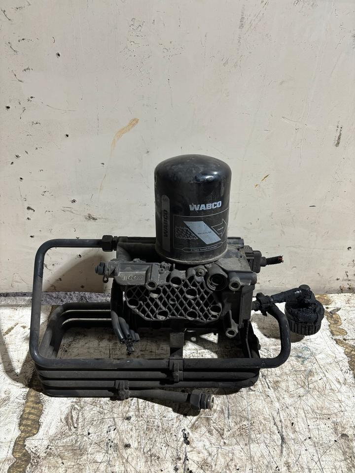 Actros MP4 KNORR EAC-Luftaufbereitung A0014464464 - Air intake system for Truck: picture 2 Actros MP4 KNORR EAC-Luftaufbereitung A0014464464 - Air intake system for Truck: picture 2