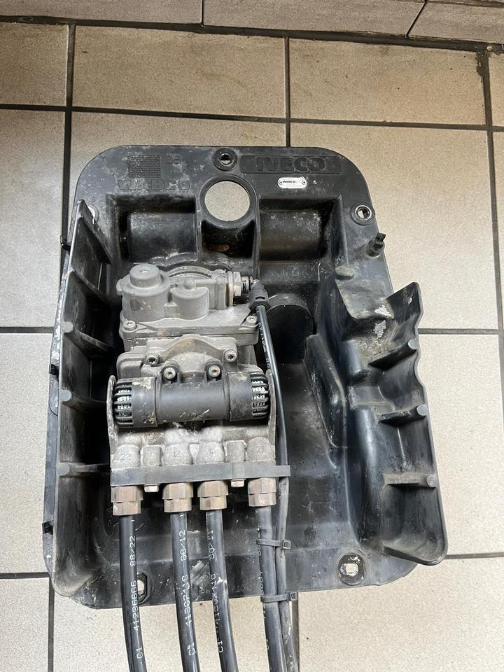 IVECO STRALIS 450 Fußbremsventil Bremsventil WABCO 9650019060 - Brake valve for Truck: picture 1 IVECO STRALIS 450 Fußbremsventil Bremsventil WABCO 9650019060 - Brake valve for Truck: picture 1