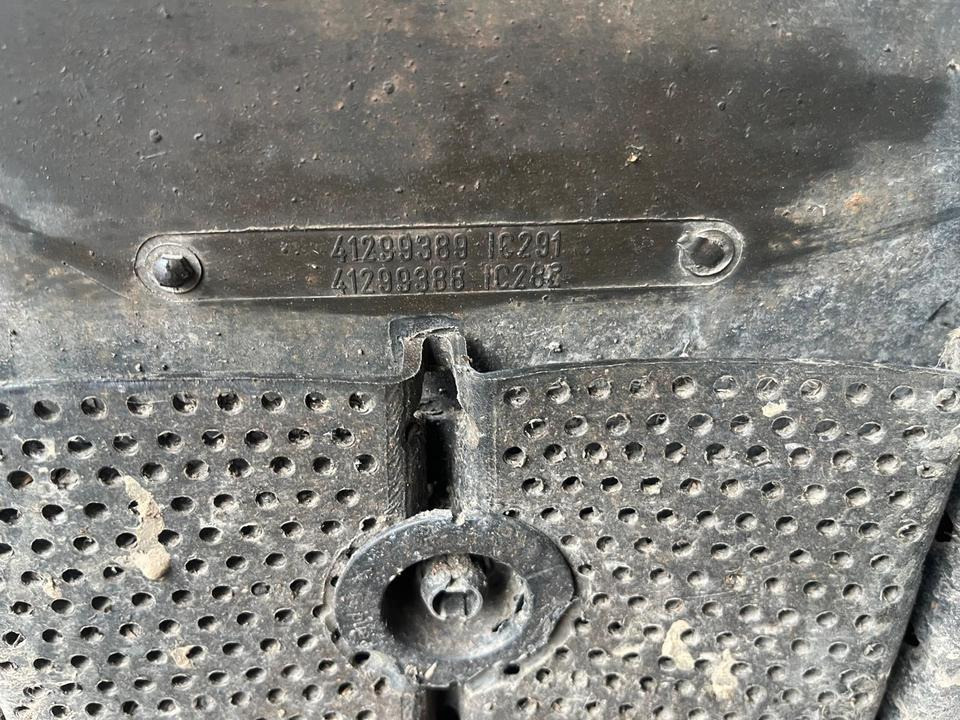 IVECO Stralis 450 Kotflügel vorne links 41299389 / 41299388 - Fender for Truck: picture 2 IVECO Stralis 450 Kotflügel vorne links 41299389 / 41299388 - Fender for Truck: picture 2