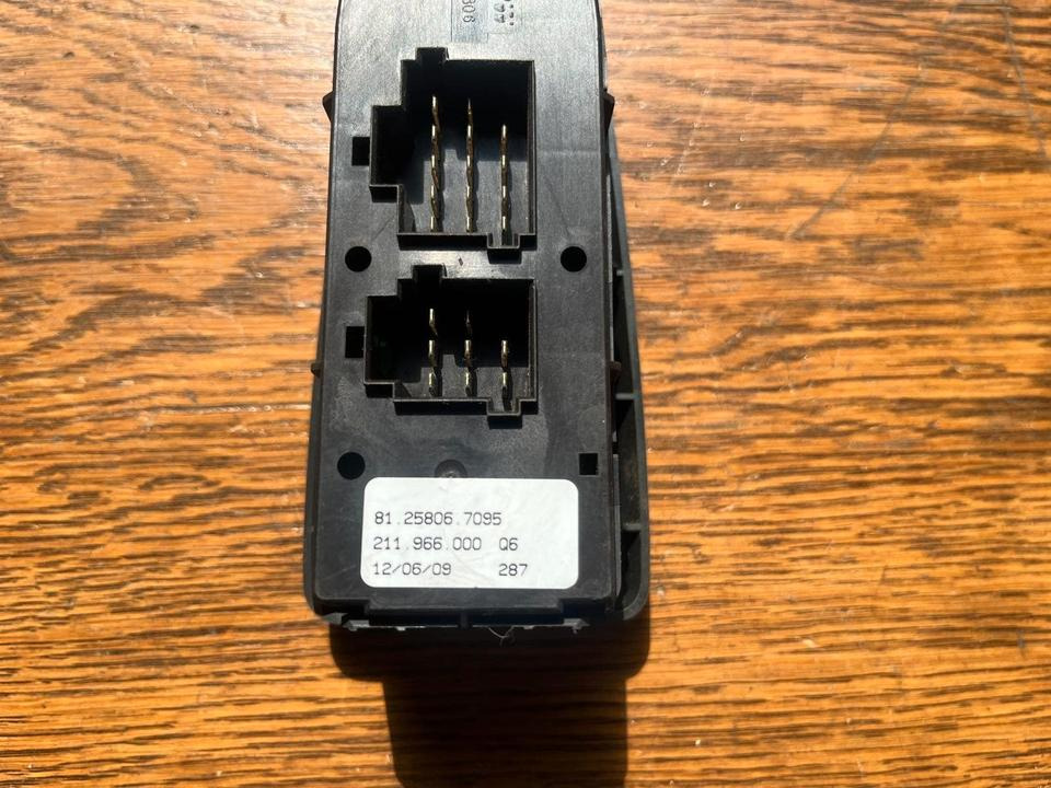 MAN Fensterheber Schalter 81258067095 - Window and parts for Truck: picture 2 MAN Fensterheber Schalter 81258067095 - Window and parts for Truck: picture 2