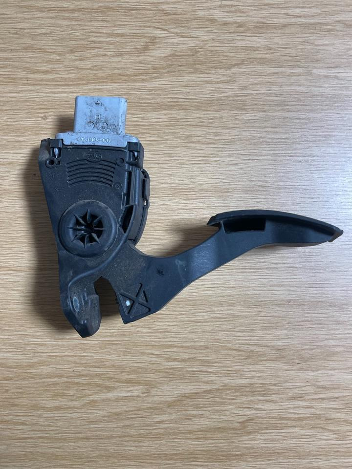 MAN TGX Gaspedal 81.259706103 - Pedal for Truck: picture 3 MAN TGX Gaspedal 81.259706103 - Pedal for Truck: picture 3