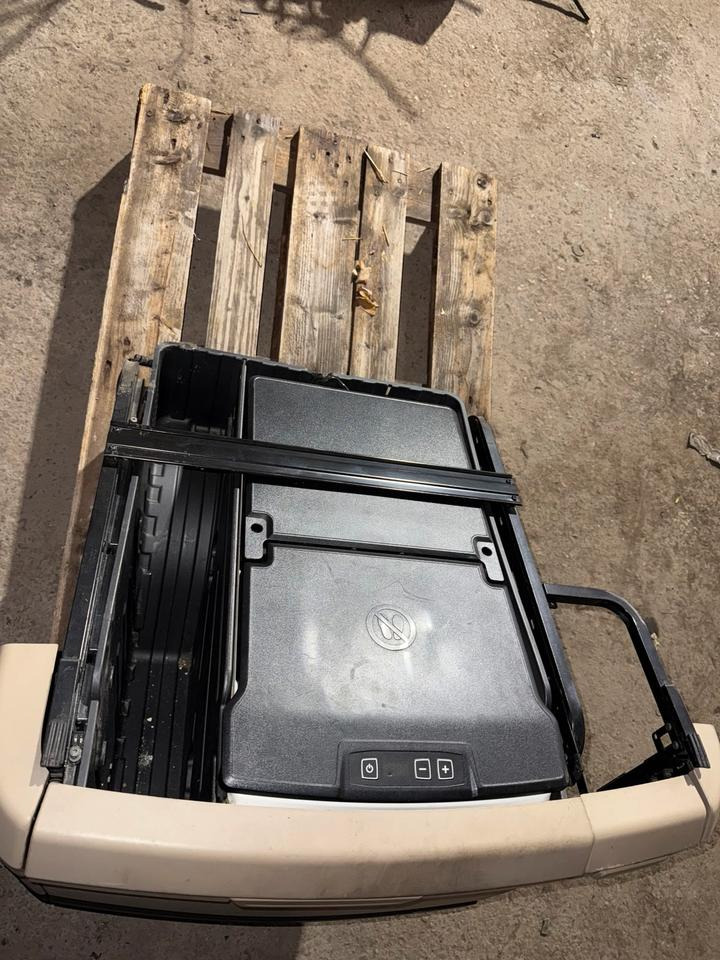 MAN TGX Kühlbox / Kühlschrank 81.63910-6163 - Cab and interior for Truck: picture 3 MAN TGX Kühlbox / Kühlschrank 81.63910-6163 - Cab and interior for Truck: picture 3