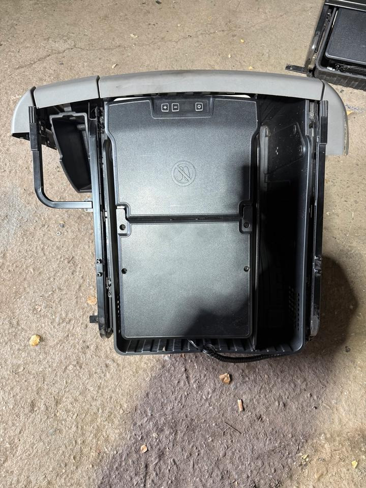 MAN TGX Kühlbox / Kühlschrank 81..63910-6171 - Cab and interior for Truck: picture 2 MAN TGX Kühlbox / Kühlschrank 81..63910-6171 - Cab and interior for Truck: picture 2