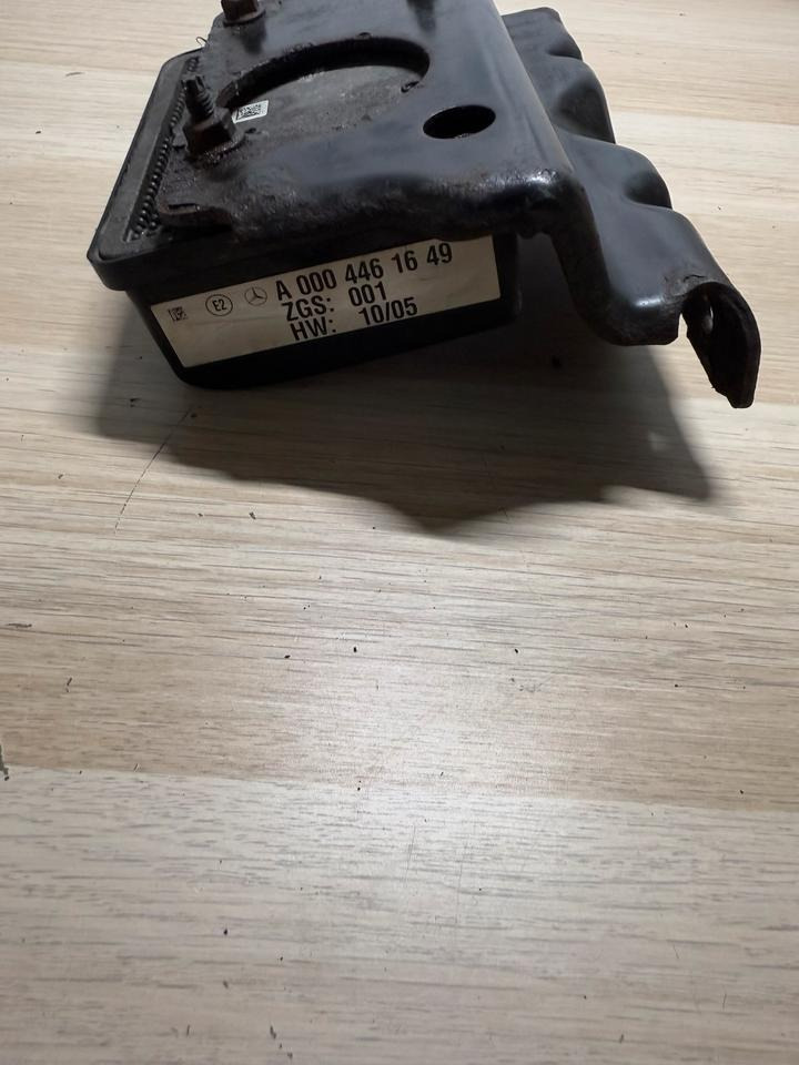 Mercedes Actros MP4 Radarsensor A0004461649 - Sensor for Truck: picture 3 Mercedes Actros MP4 Radarsensor A0004461649 - Sensor for Truck: picture 3