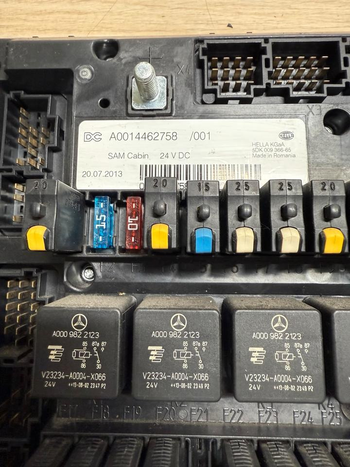Mercedes Actros MP4 SAM Cabin Sicherungskasten A0014462758 - Fuse: picture 3 Mercedes Actros MP4 SAM Cabin Sicherungskasten A0014462758 - Fuse: picture 3