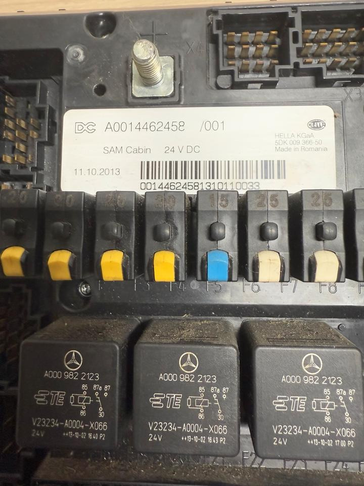 Mercedes Actros MP4 Sicherungskasten A0014462458 - Fuse for Truck: picture 3 Mercedes Actros MP4 Sicherungskasten A0014462458 - Fuse for Truck: picture 3