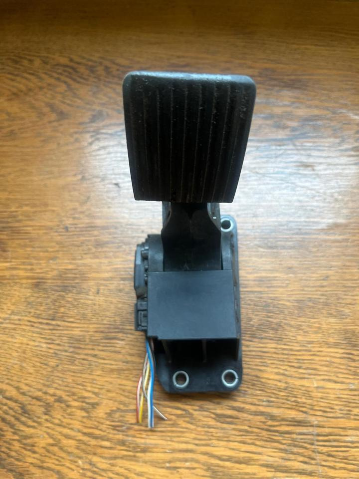 Mercedes Atego Gaspedal A9403000004 - Pedal for Truck: picture 4 Mercedes Atego Gaspedal A9403000004 - Pedal for Truck: picture 4