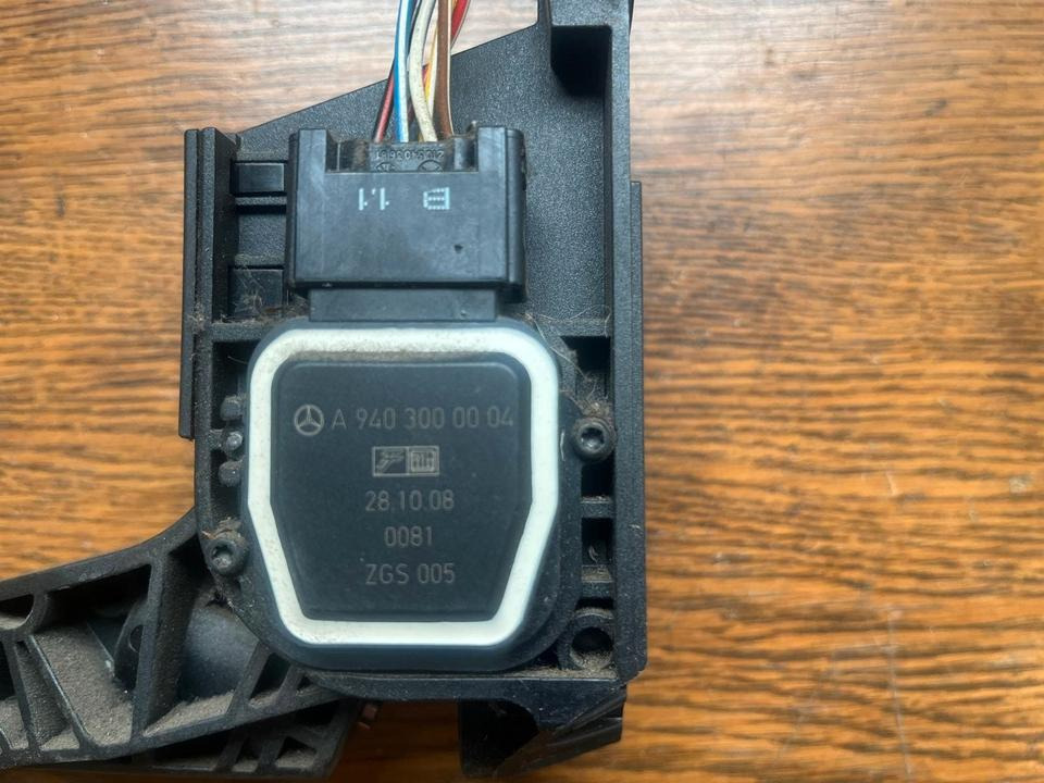 Mercedes Atego Gaspedal A9403000004 - Pedal for Truck: picture 2 Mercedes Atego Gaspedal A9403000004 - Pedal for Truck: picture 2