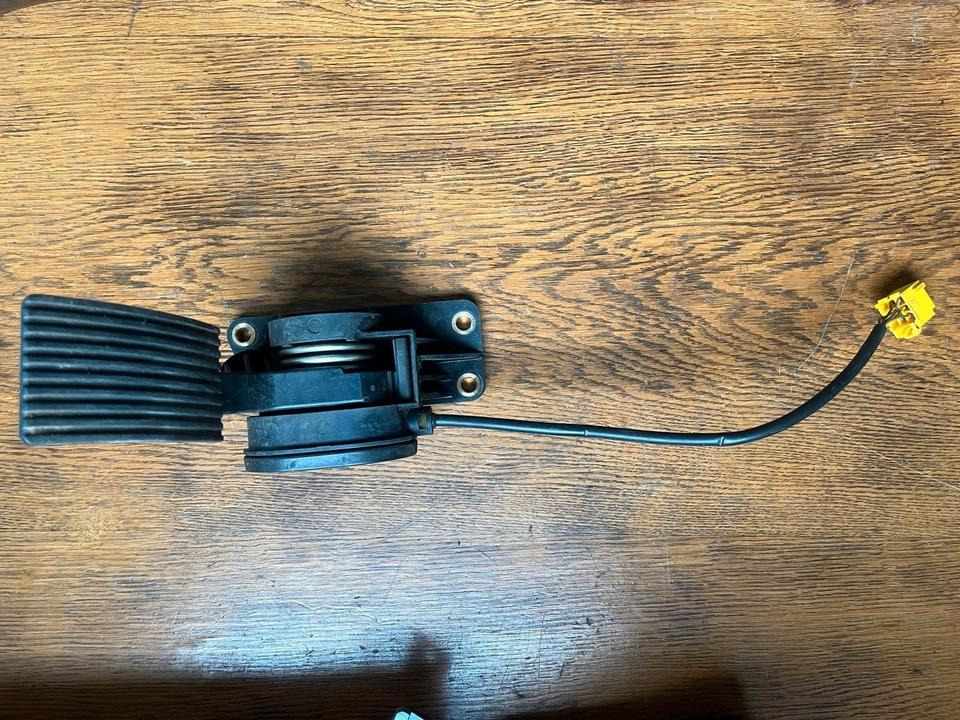 Mercedes Gaspedal A9703000004 - Pedal for Truck: picture 1 Mercedes Gaspedal A9703000004 - Pedal for Truck: picture 1