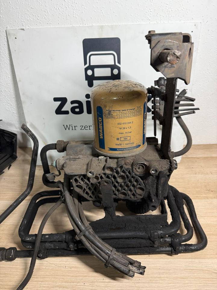 Mercedes KNORR-BREMSE Lufttrockner A0014460464 K078213 - Brake accessory for Truck: picture 1 Mercedes KNORR-BREMSE Lufttrockner A0014460464 K078213 - Brake accessory for Truck: picture 1