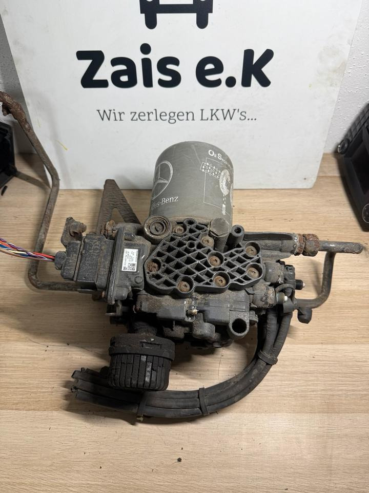 Mercedes KNORR-BREMSE Lufttrockner A0014461764 K102143 - Brake accessory for Truck: picture 1 Mercedes KNORR-BREMSE Lufttrockner A0014461764 K102143 - Brake accessory for Truck: picture 1