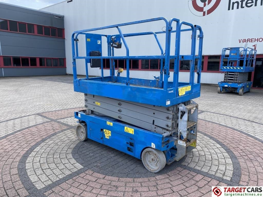 Genie GS-2646 Electric GS2646 Scissor Work Lift 992cm - Scissor lift: picture 4 Genie GS-2646 Electric GS2646 Scissor Work Lift 992cm - Scissor lift: picture 4