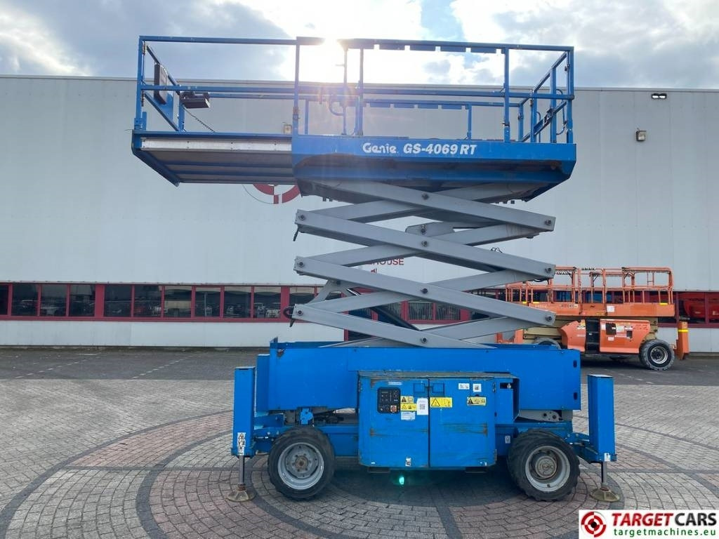 Genie GS-4069 RT LPG 4x4 Scissor Work Lift 1412cm - Scissor lift: picture 5 Genie GS-4069 RT LPG 4x4 Scissor Work Lift 1412cm - Scissor lift: picture 5