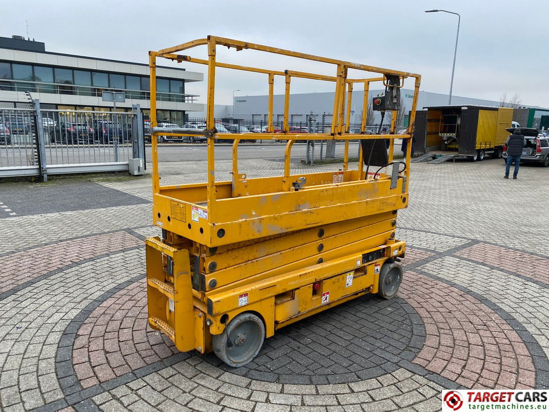 HAULOTTE COMPACT 10N ELECTRIC SCISSOR WORKLIFT 1000CM 2013 CE149886 - Scissor lift: picture 3 HAULOTTE COMPACT 10N ELECTRIC SCISSOR WORKLIFT 1000CM 2013 CE149886 - Scissor lift: picture 3
