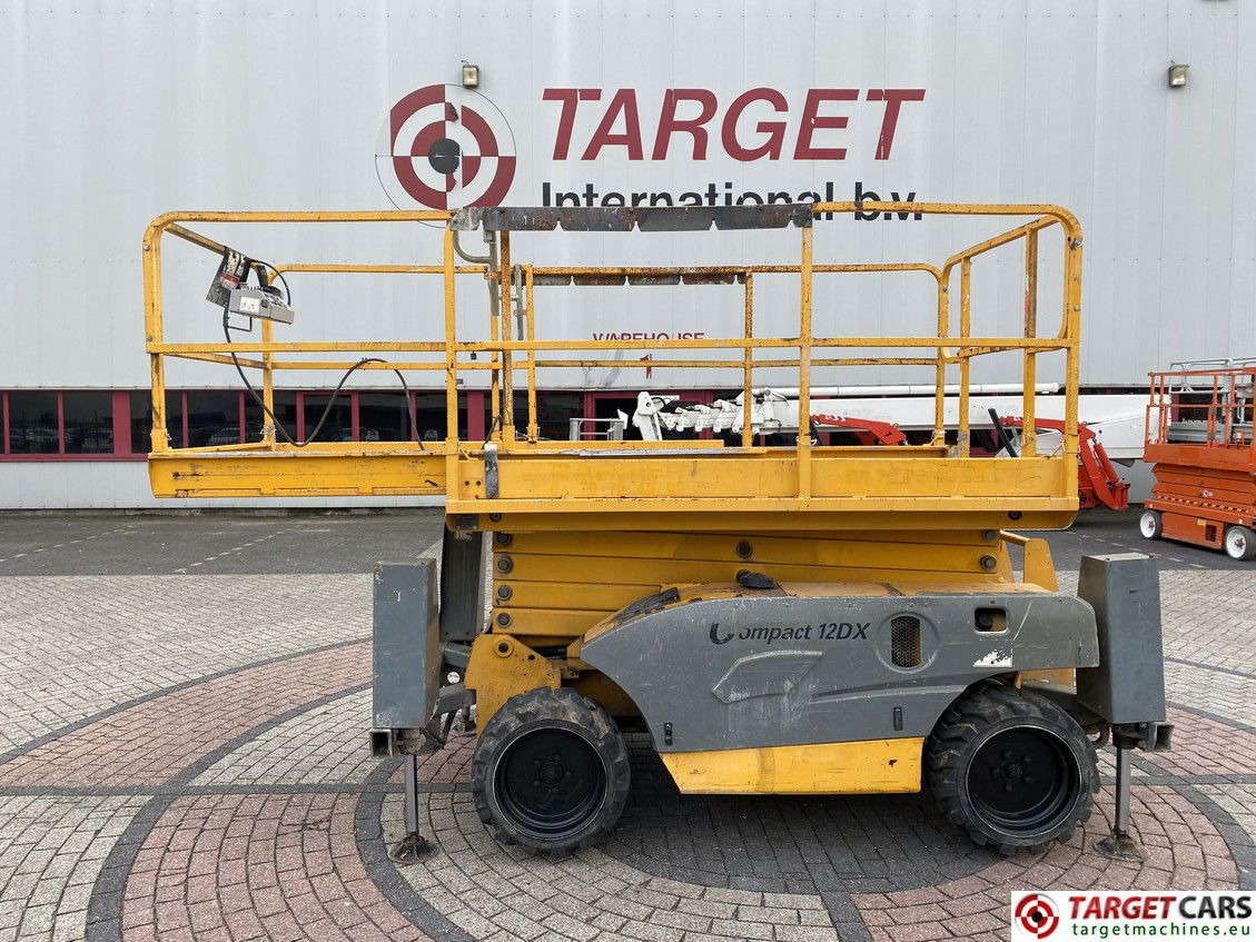 HAULOTTE COMPACT 12DX DIESEL 4x4 SCISSOR WORKLIFT 1206CM 2016 2003154 JACKLEGS - Scissor lift: picture 5 HAULOTTE COMPACT 12DX DIESEL 4x4 SCISSOR WORKLIFT 1206CM 2016 2003154 JACKLEGS - Scissor lift: picture 5