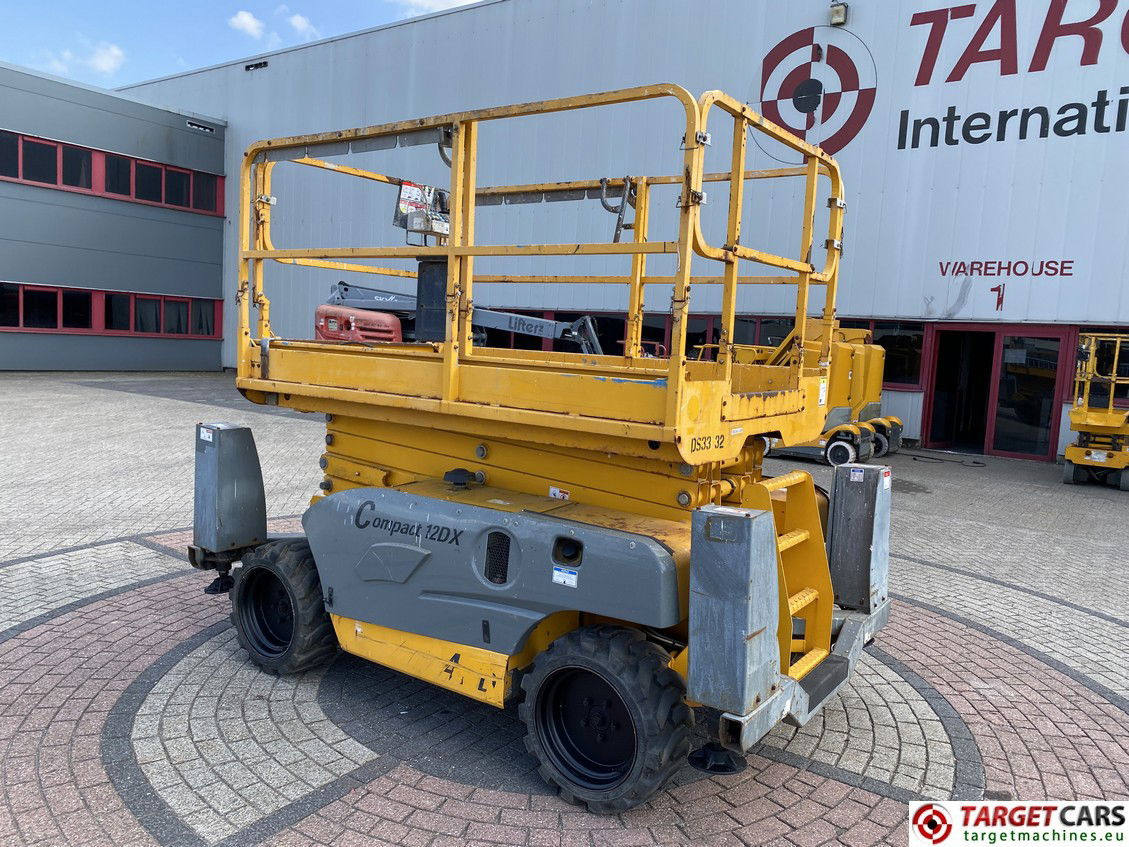 HAULOTTE COMPACT 12DX DIESEL 4x4 SCISSOR WORKLIFT 1206CM 2017 2018080 JACKLEGS - Scissor lift: picture 4 HAULOTTE COMPACT 12DX DIESEL 4x4 SCISSOR WORKLIFT 1206CM 2017 2018080 JACKLEGS - Scissor lift: picture 4
