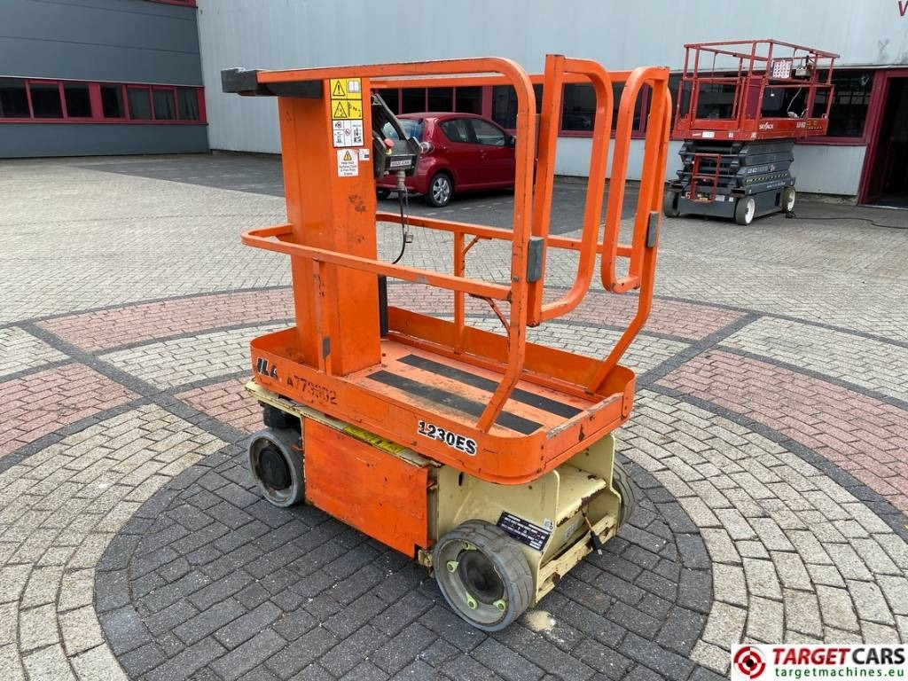 JLG 1230ES Electric Vertical Mast Work Lift 566cm - Vertical mast lift: picture 4 JLG 1230ES Electric Vertical Mast Work Lift 566cm - Vertical mast lift: picture 4