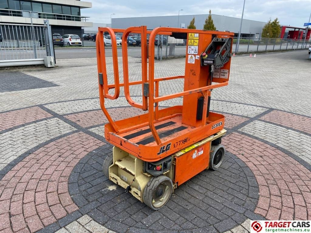 JLG 1230ES Electric Vertical Mast Work Lift 566cm - Vertical mast lift: picture 3 JLG 1230ES Electric Vertical Mast Work Lift 566cm - Vertical mast lift: picture 3