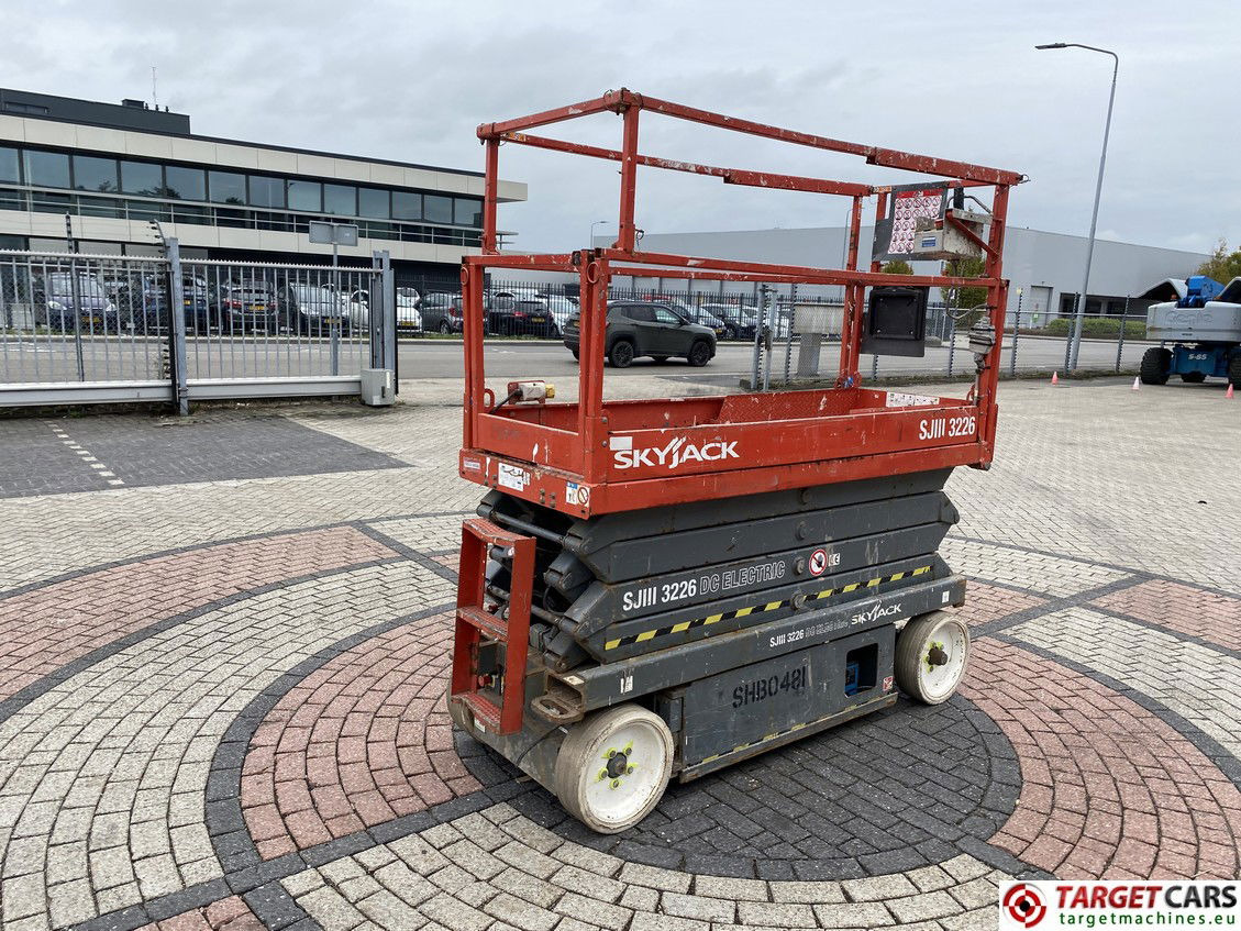 SKYJACK SJIII-3226 ELECTRIC SJ3226 SCISSOR WORKLIFT 2013 27015503 162HRS 990CM - Scissor lift: picture 3 SKYJACK SJIII-3226 ELECTRIC SJ3226 SCISSOR WORKLIFT 2013 27015503 162HRS 990CM - Scissor lift: picture 3