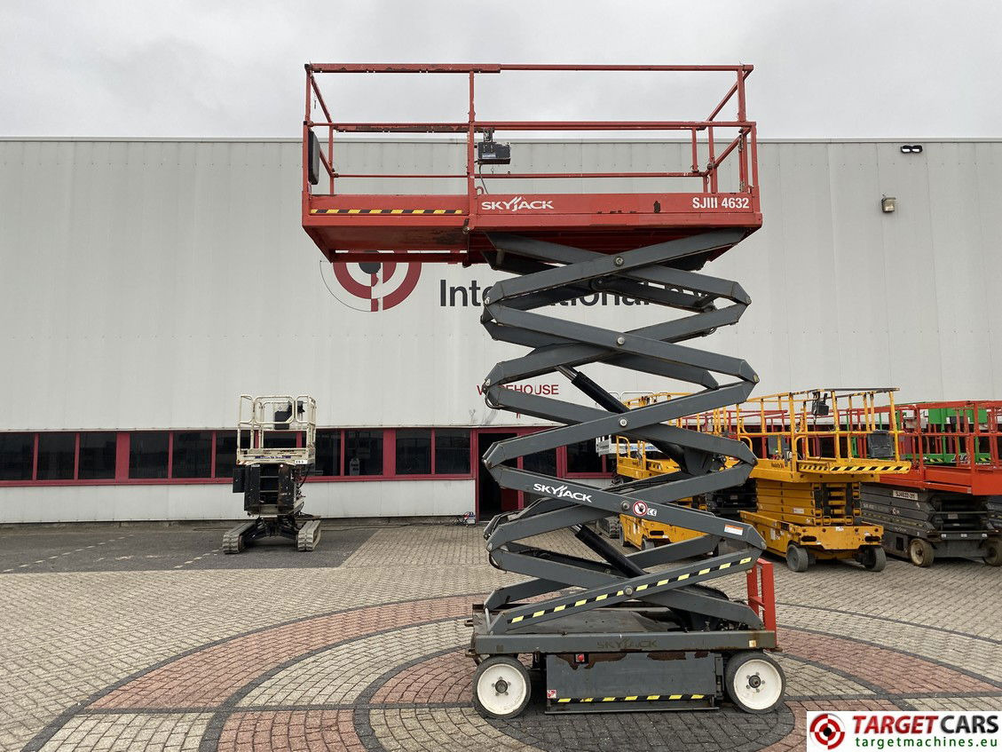 SKYJACK SJIII-4632 ELECTRIC SJ-4632 SCISSOR WORK LIFT 2017 70030660 150HRS 1170CM - Scissor lift: picture 5 SKYJACK SJIII-4632 ELECTRIC SJ-4632 SCISSOR WORK LIFT 2017 70030660 150HRS 1170CM - Scissor lift: picture 5