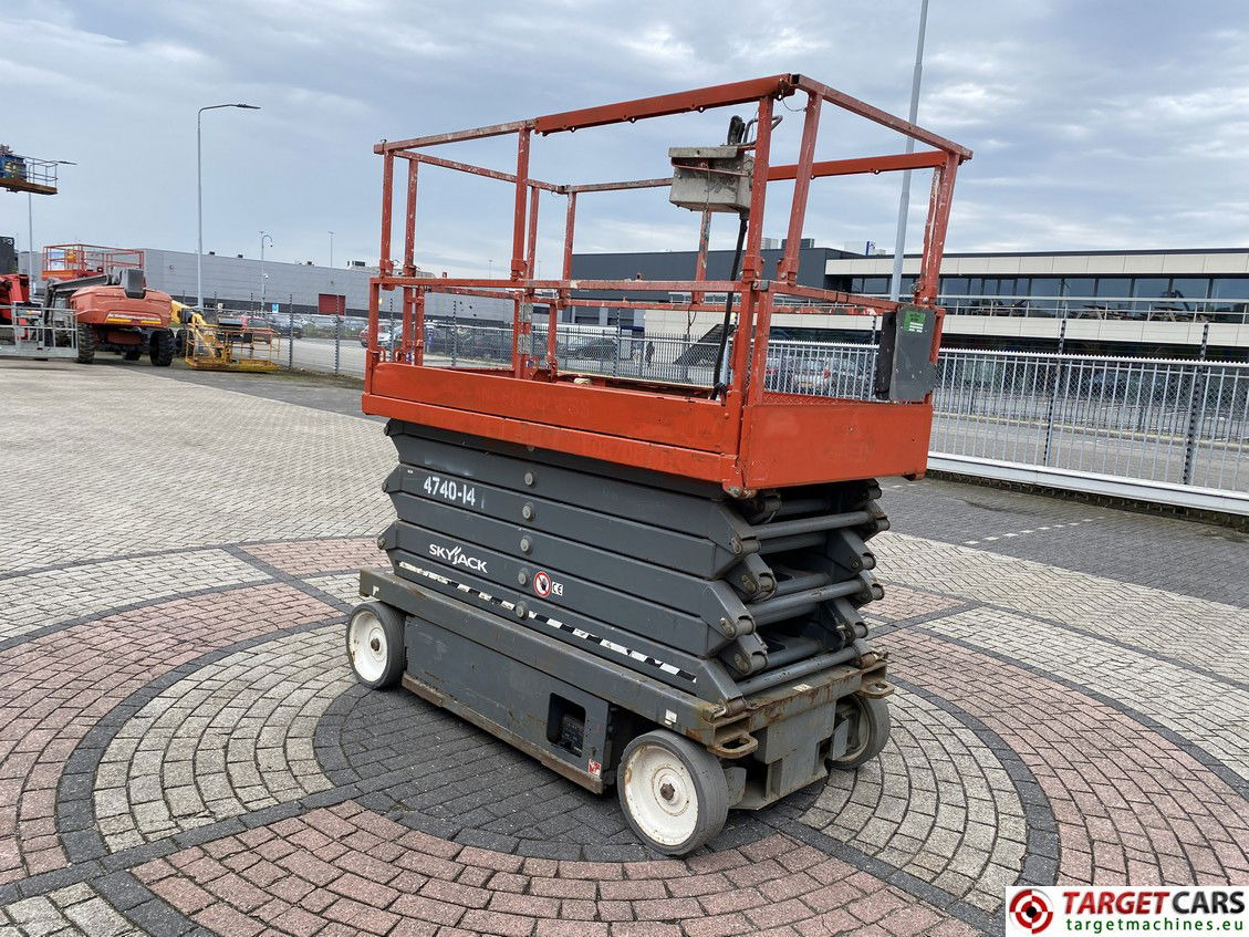 SKYJACK SJIII-4740 ELECTRIC SCISSOR 4740 WORK LIFT 2017 70201845 1380CM - Scissor lift: picture 2 SKYJACK SJIII-4740 ELECTRIC SCISSOR 4740 WORK LIFT 2017 70201845 1380CM - Scissor lift: picture 2