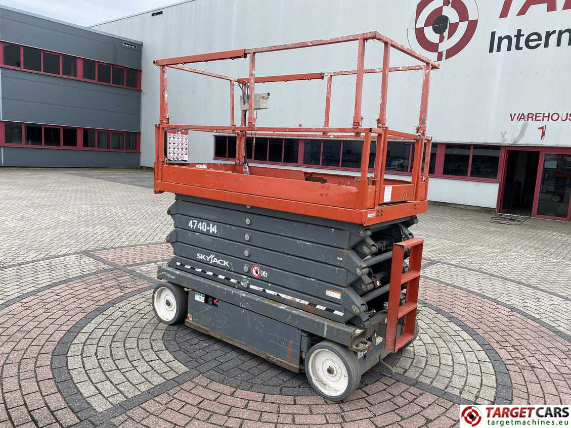 SKYJACK SJIII-4740 ELECTRIC SCISSOR 4740 WORK LIFT 2017 70201845 1380CM - Scissor lift: picture 4 SKYJACK SJIII-4740 ELECTRIC SCISSOR 4740 WORK LIFT 2017 70201845 1380CM - Scissor lift: picture 4