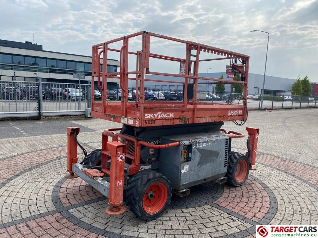 SkyJack SJ6832 RT Diesel 4x4 Scissor Work Lift 1180cm - Scissor lift: picture 3 SkyJack SJ6832 RT Diesel 4x4 Scissor Work Lift 1180cm - Scissor lift: picture 3
