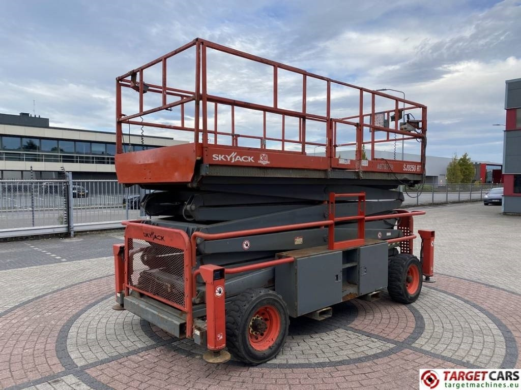 SkyJack SJ9250 RT Diesel 4x4 Scissor Work Lift 1720cm - Scissor lift: picture 3 SkyJack SJ9250 RT Diesel 4x4 Scissor Work Lift 1720cm - Scissor lift: picture 3