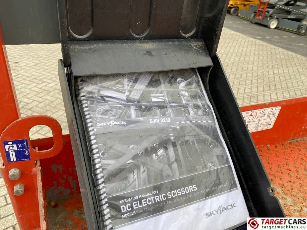 Scissor lift SkyJack SJIII-4632 Electric 4632 Scissor Work Lift 1170cm: picture 33 Scissor lift SkyJack SJIII-4632 Electric 4632 Scissor Work Lift 1170cm: picture 33