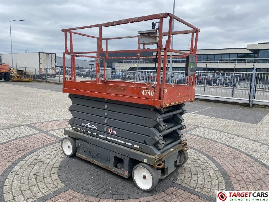 SkyJack SJIII-4740 Electric Scissor Work Lift 1380cm - Scissor lift: picture 2 SkyJack SJIII-4740 Electric Scissor Work Lift 1380cm - Scissor lift: picture 2