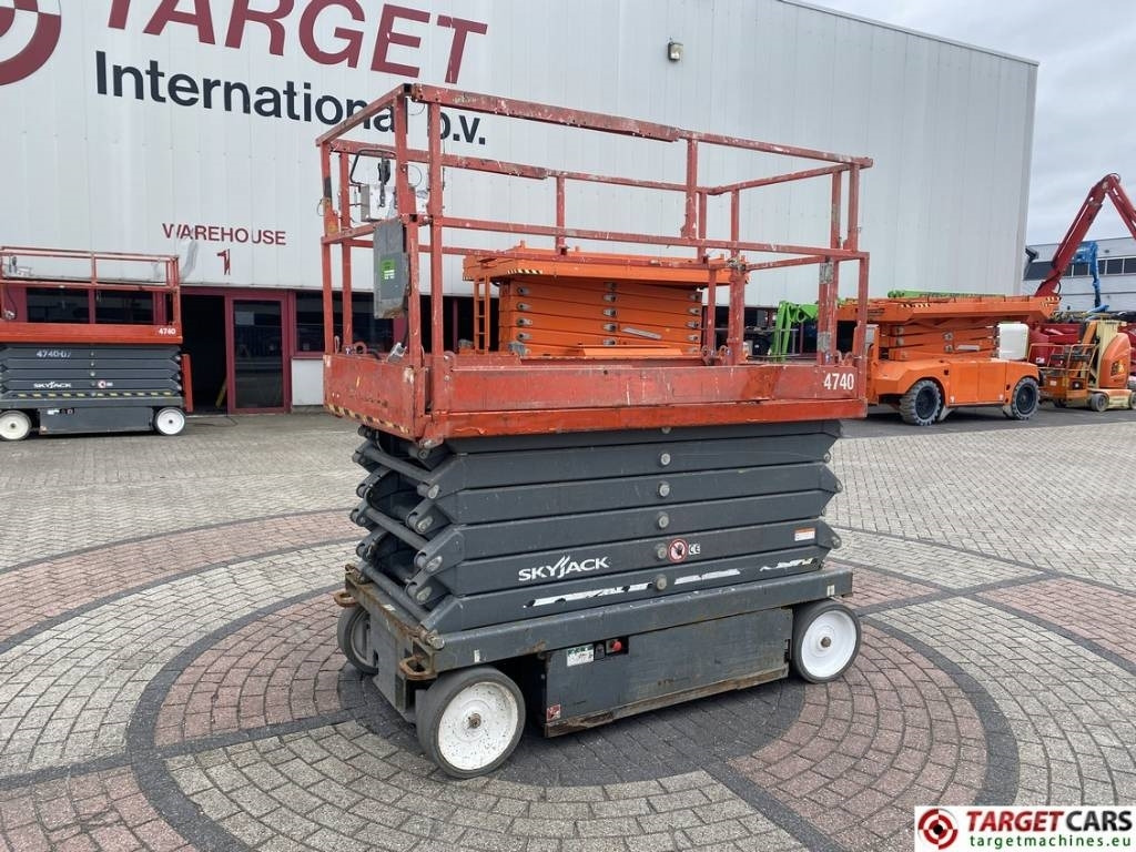 SkyJack SJIII-4740 Electric Scissor Work Lift 1380cm - Scissor lift: picture 1 SkyJack SJIII-4740 Electric Scissor Work Lift 1380cm - Scissor lift: picture 1