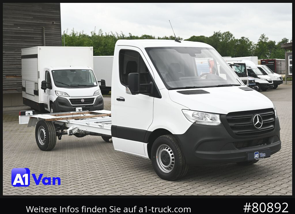 MERCEDES-BENZ Sprinter 317 CDI Fahrgestell, NEU, Klima, Tempomat, 3-Sitzer - Cab chassis truck: picture 1 MERCEDES-BENZ Sprinter 317 CDI Fahrgestell, NEU, Klima, Tempomat, 3-Sitzer - Cab chassis truck: picture 1