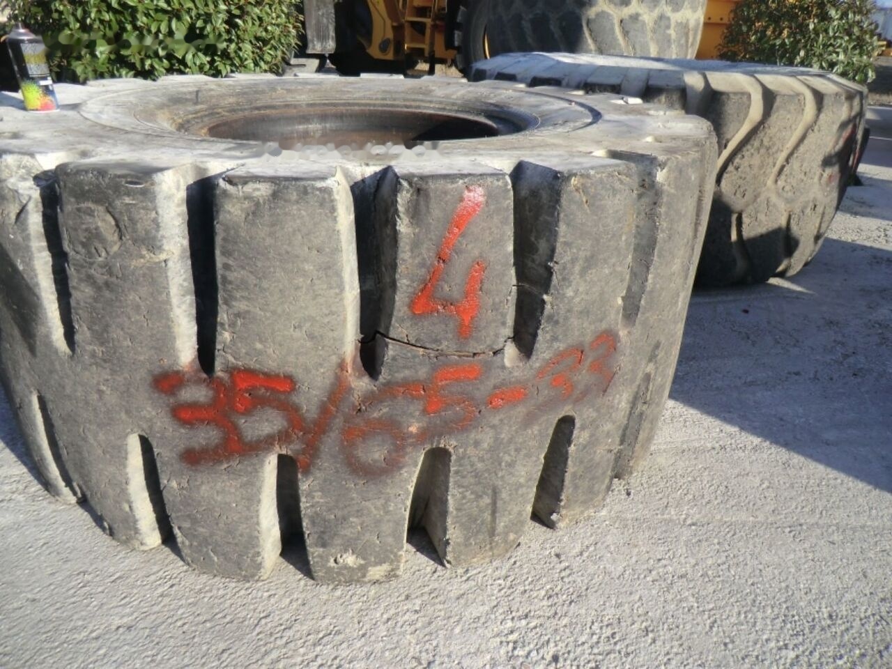 35.65-33 L-5 TIRE - Tire for Grader: picture 3 35.65-33 L-5 TIRE - Tire for Grader: picture 3