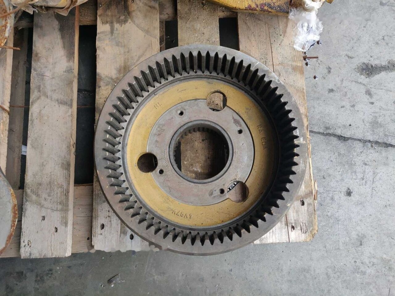 Final drive 66 Teeth  gear ring complete with hub 4V0092 (4V7545): picture 1