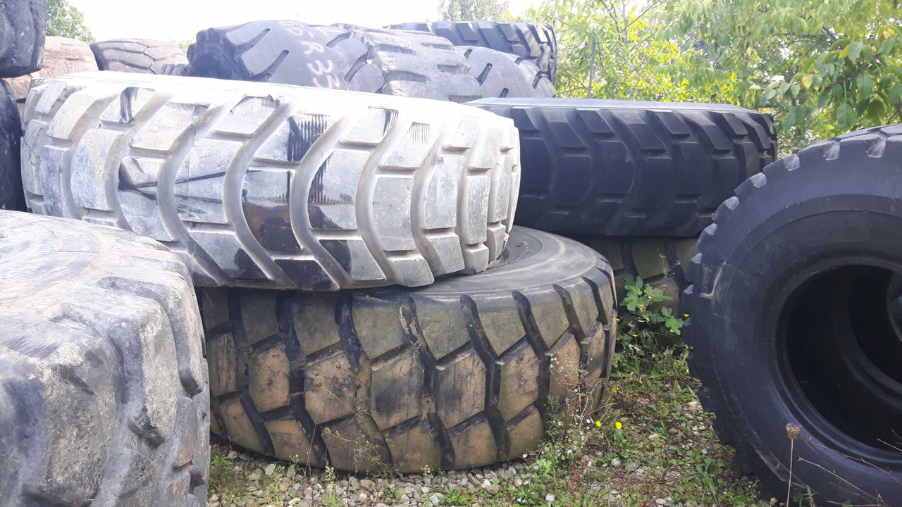 BRIDGESTONE 29/5R35 Pneumatici 29.5R35 in buone condizioni - Tire for Construction machinery: picture 1 BRIDGESTONE 29/5R35 Pneumatici 29.5R35 in buone condizioni - Tire for Construction machinery: picture 1