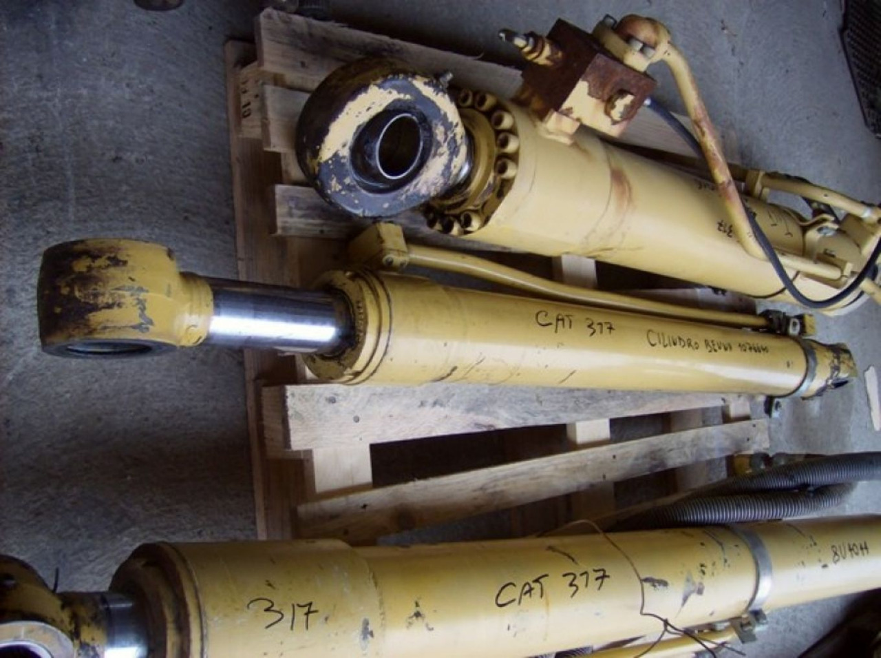 Caterpillar 317 NVA CILINDRO BENNA - Hydraulic cylinder for Construction machinery: picture 1 Caterpillar 317 NVA CILINDRO BENNA - Hydraulic cylinder for Construction machinery: picture 1