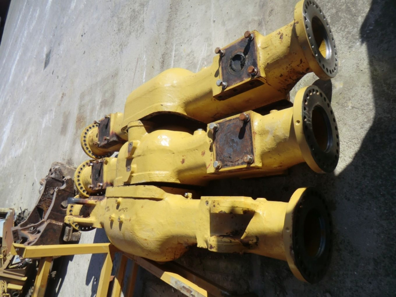 Caterpillar 735 ALLOGGIAMENTO ASSALE CENTRALE - Axle and parts for Construction machinery: picture 1 Caterpillar 735 ALLOGGIAMENTO ASSALE CENTRALE - Axle and parts for Construction machinery: picture 1