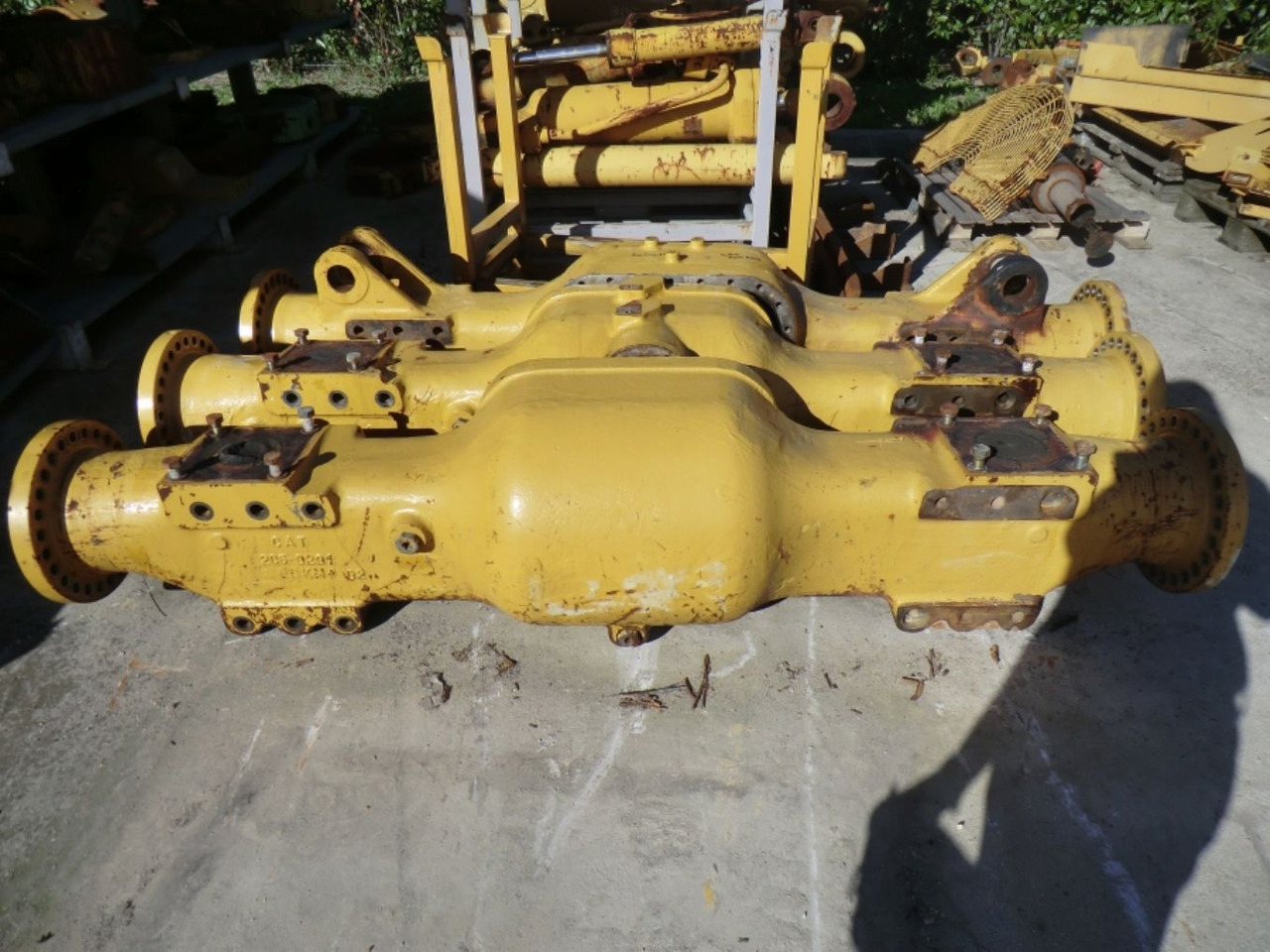 Caterpillar 735 ALLOGGIAMENTO ASSALE CENTRALE - Axle and parts for Construction machinery: picture 2 Caterpillar 735 ALLOGGIAMENTO ASSALE CENTRALE - Axle and parts for Construction machinery: picture 2