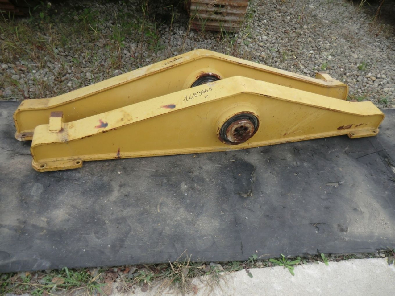 Caterpillar 735 Braccetto destro di collegamento assale centrale e posteriore. (ARM AS RH) - Axle and parts for Construction machinery: picture 1 Caterpillar 735 Braccetto destro di collegamento assale centrale e posteriore. (ARM AS RH) - Axle and parts for Construction machinery: picture 1