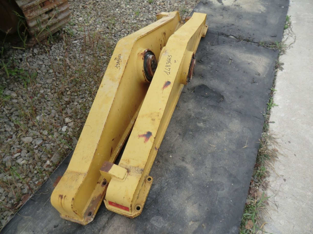 Caterpillar 735 Braccetto sinistro di collegamento assale centrale e posteriore. (ARM AS LH) - Axle and parts for Construction machinery: picture 2 Caterpillar 735 Braccetto sinistro di collegamento assale centrale e posteriore. (ARM AS LH) - Axle and parts for Construction machinery: picture 2