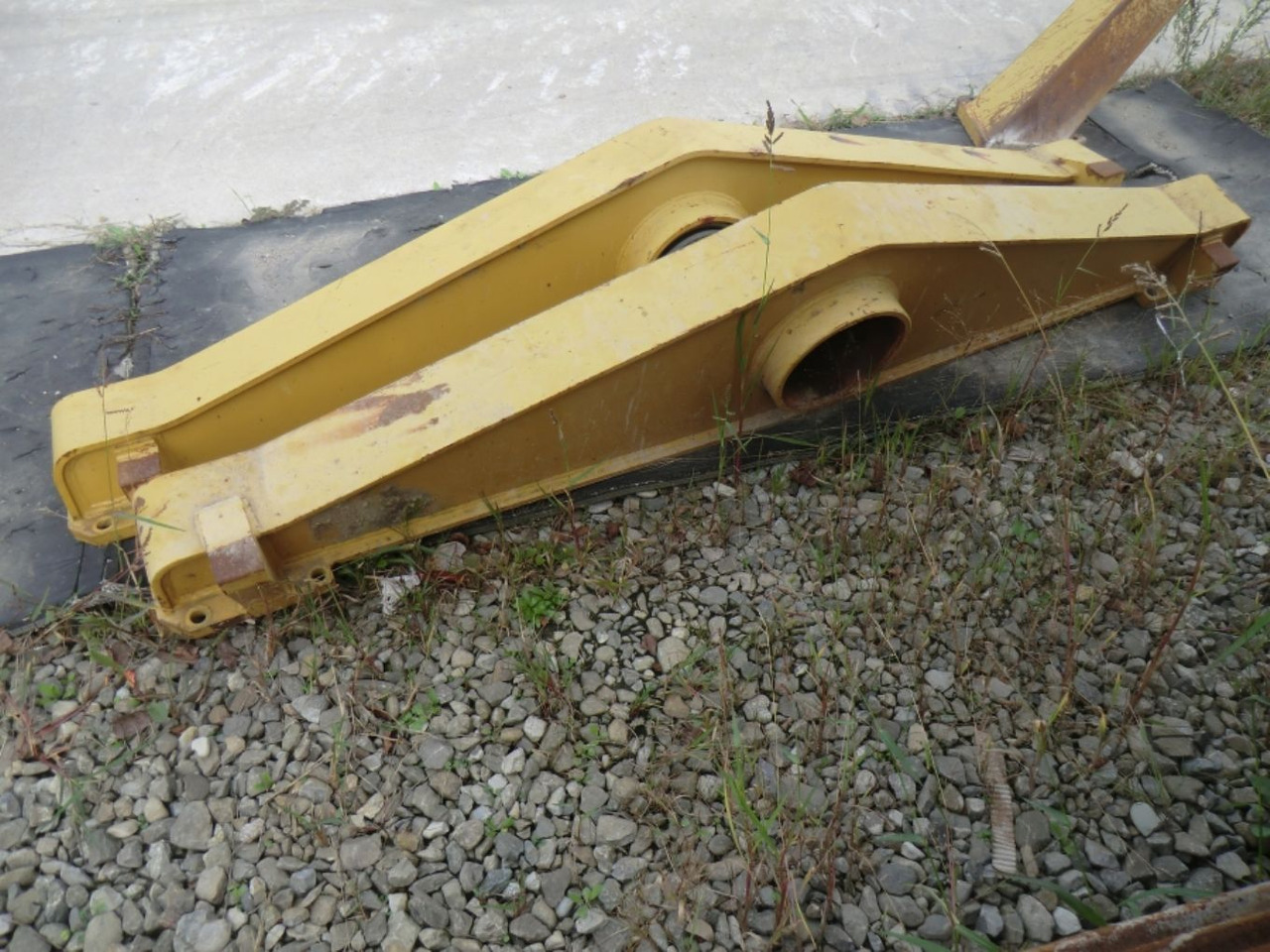 Caterpillar 735 Braccetto sinistro di collegamento assale centrale e posteriore. (ARM AS LH) - Axle and parts for Construction machinery: picture 1 Caterpillar 735 Braccetto sinistro di collegamento assale centrale e posteriore. (ARM AS LH) - Axle and parts for Construction machinery: picture 1