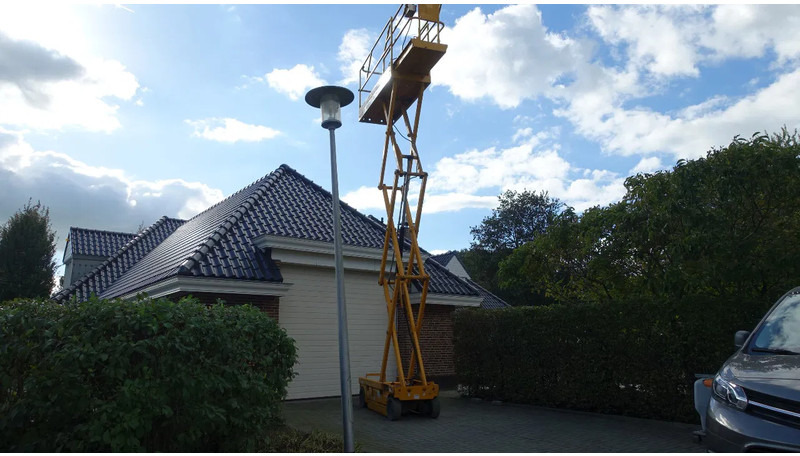Haulotte Compact 8CU - Scissor lift: picture 2 Haulotte Compact 8CU - Scissor lift: picture 2
