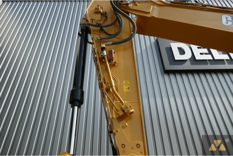 Crawler excavator Caterpillar 320: picture 16