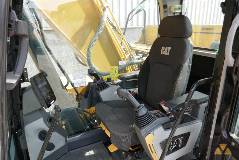 Crawler excavator Caterpillar 320: picture 7